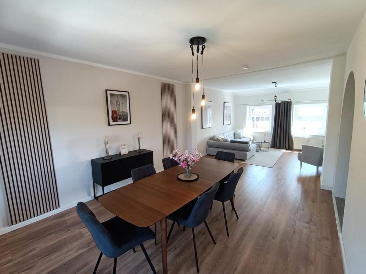 Lofty Maisonette Wohnung, A Lage, 10 Min Zur Messe Fuer Bis Zu 6 Personen Essen