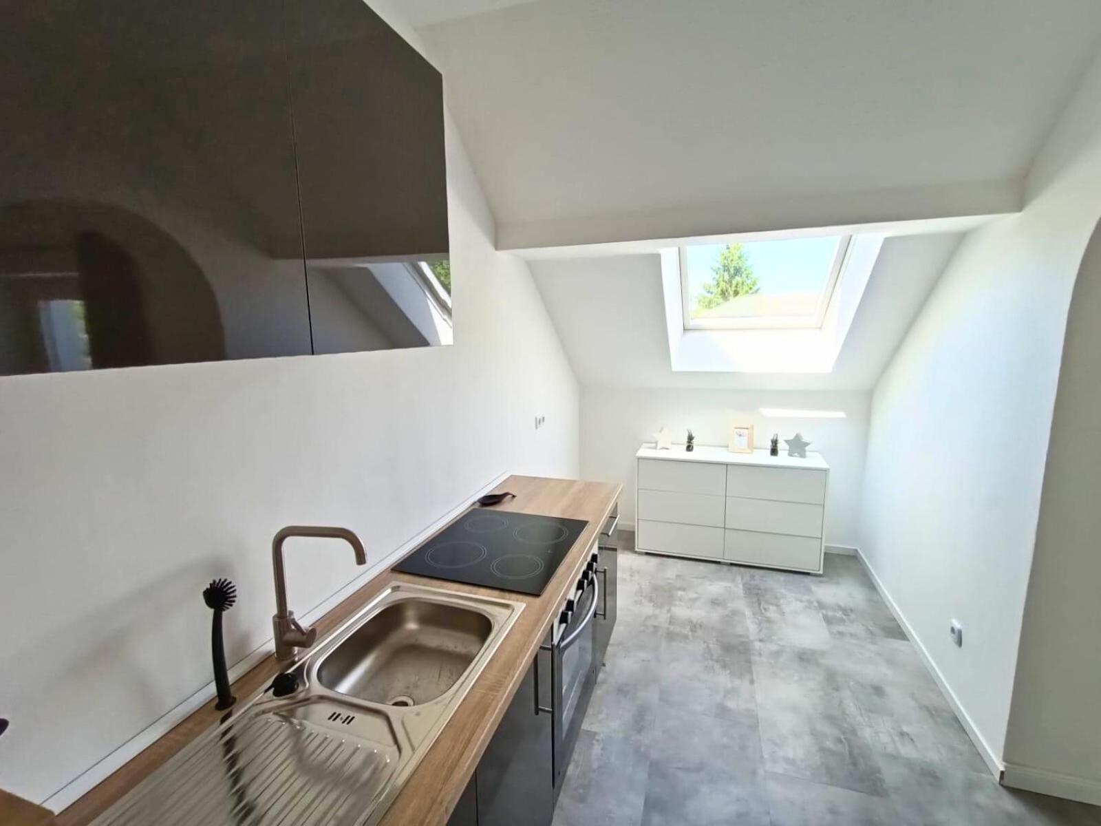Lofty Maisonette Wohnung, A Lage, 10 Min Zur Messe Fuer Bis Zu 6 Personen Apartment