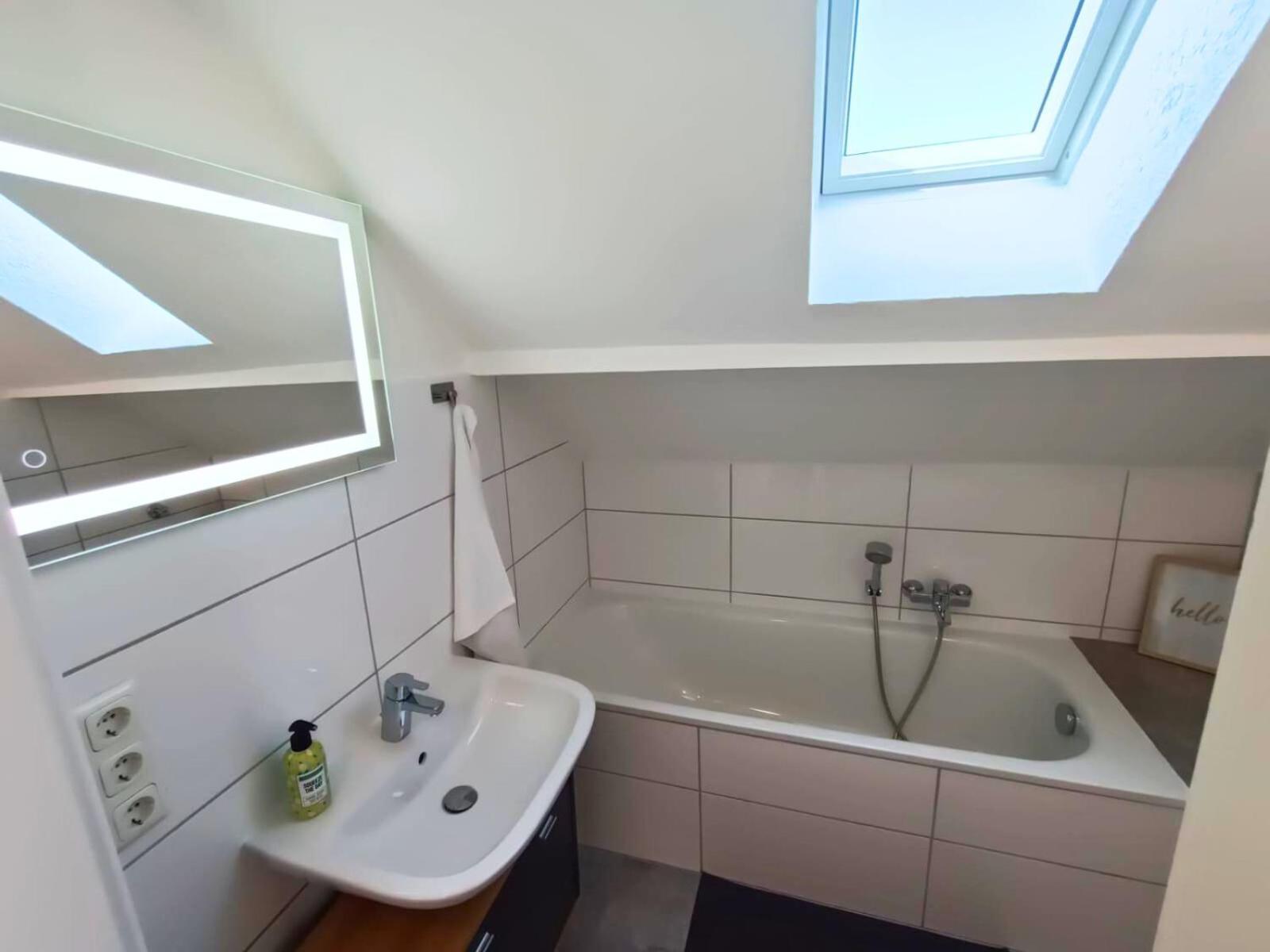 Lofty Maisonette Wohnung, A Lage, 10 Min Zur Messe Fuer Bis Zu 6 Personen *