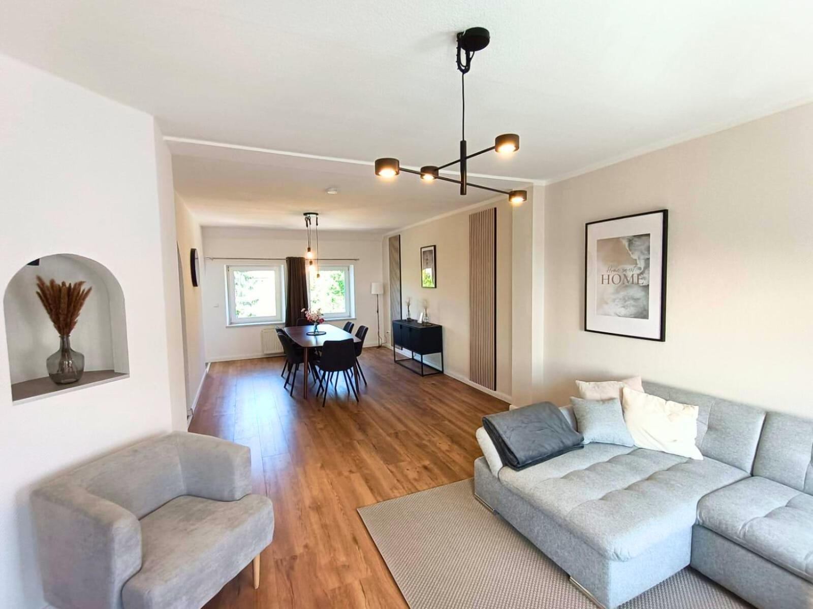 Lofty Maisonette Wohnung, A Lage, 10 Min Zur Messe Fuer Bis Zu 6 Personen Essen