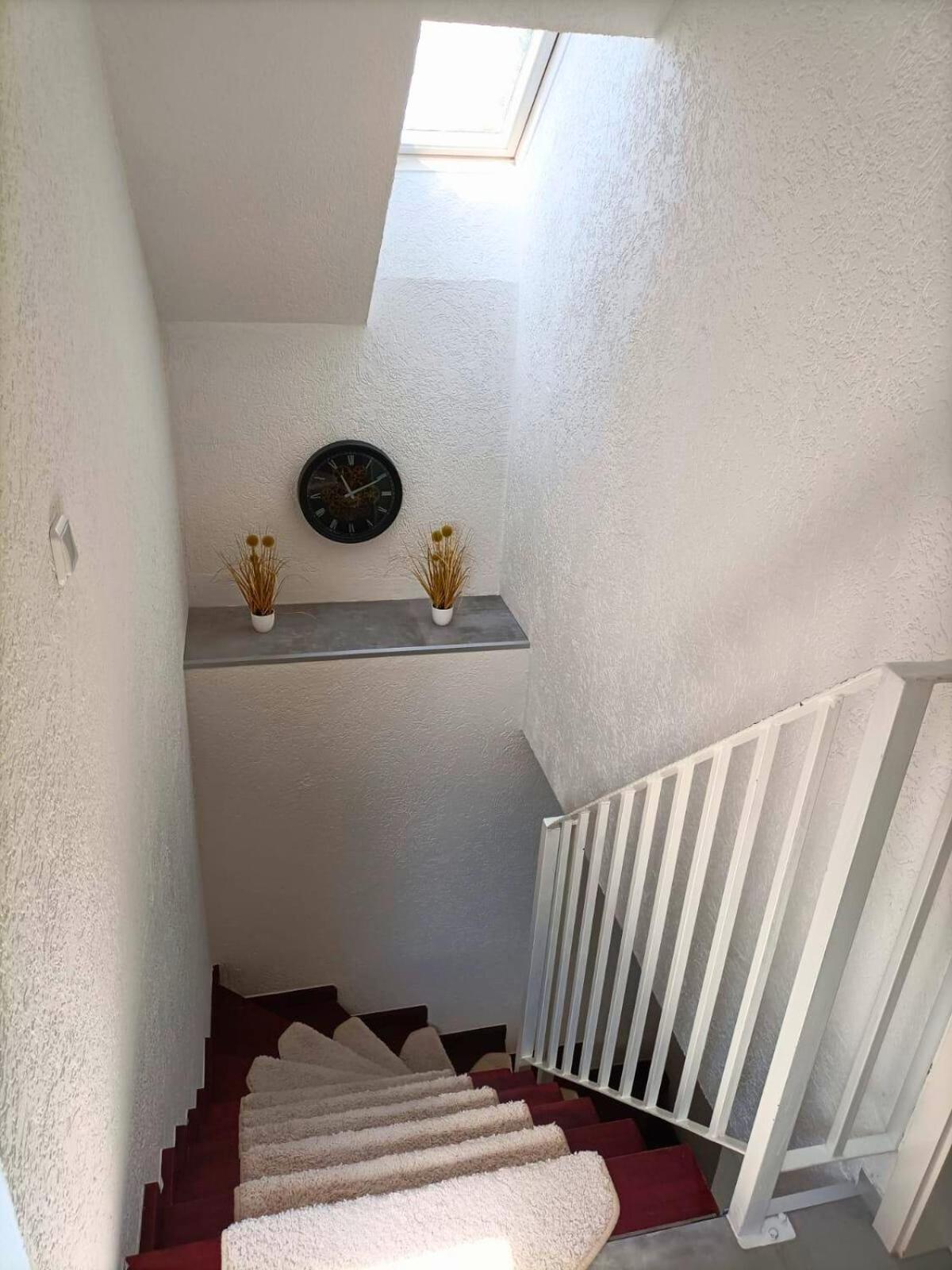 Apartment Lofty Maisonette Wohnung, A Lage, 10 Min Zur Messe Fuer Bis Zu 6 Personen *
